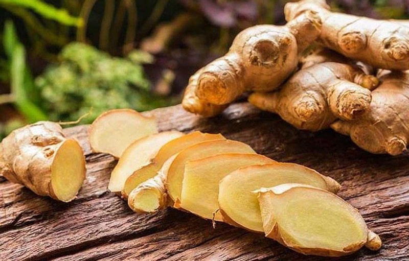 Dấu hiệu nhận biết gà bị chướng diều khô chân và cách điều trị 4 Có thể dùng gừng để chữa gà bị chướng diều khô chân hiệu quả, được bà con sử dụng rộng rãi